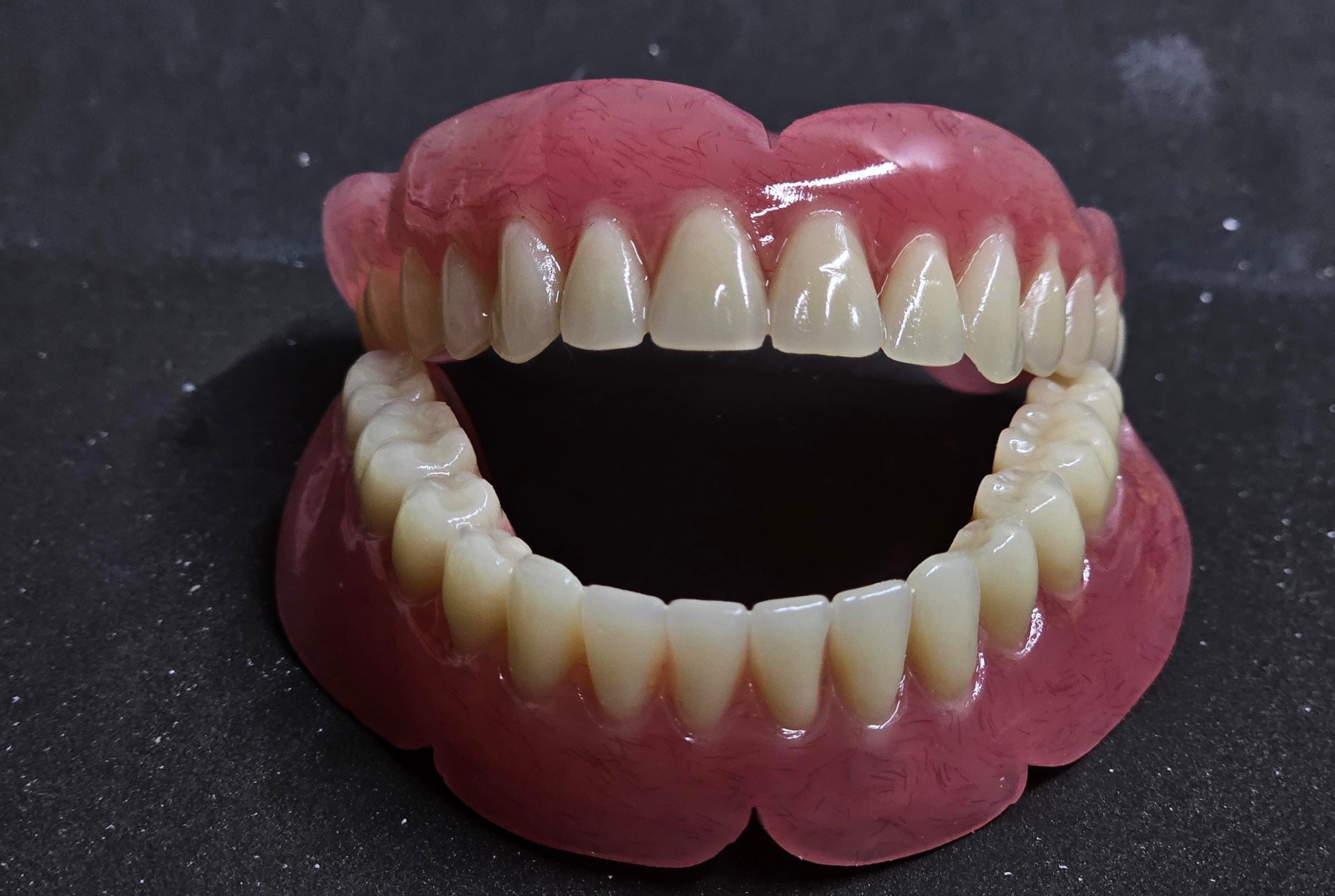 Denture emergency signs at Pure Arts