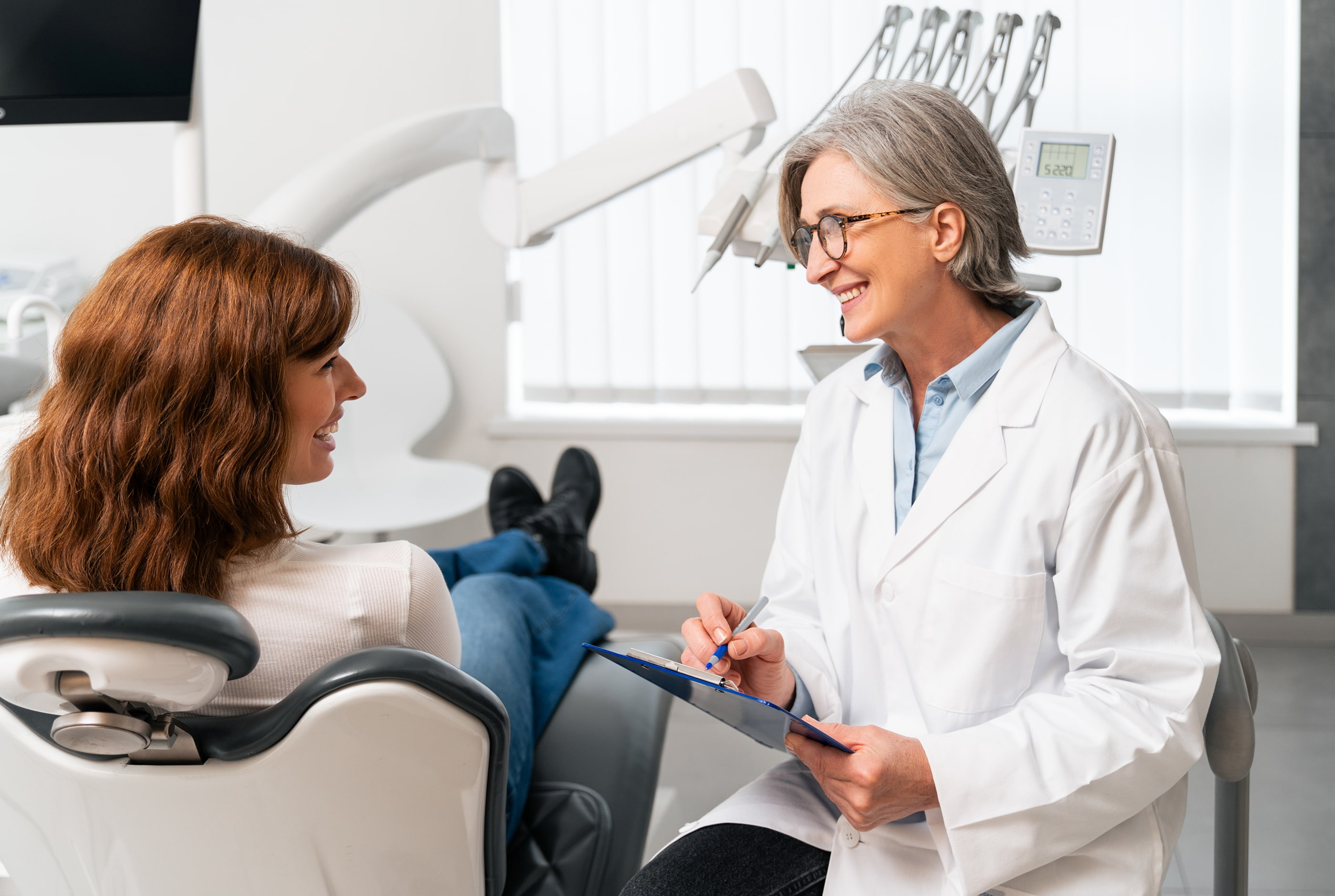 Dental emergency symptoms and care at Pure Arts